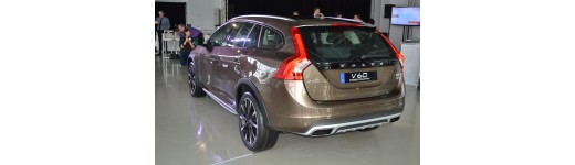 Volvo V60 Cross Country con rails integrati chiusi